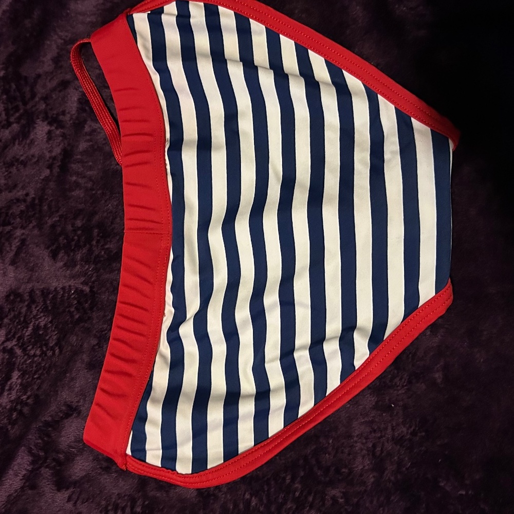 Men’s swim suit size small